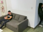 Lo encuentro mirando una pelicula y me invita a ver con el 1/16