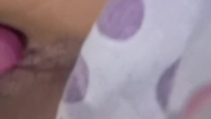 Joven latina masturbándose