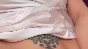 UKs longest labia gets wet.