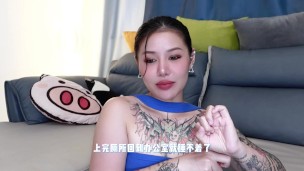 【喷泉乔老师】 看到女同事的玉足，让我躁动不安，我是变态吗？t夹w心 p qz y 55 55 55 了解更多