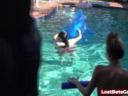 He is getting a blowjob from all of his four sexy friends 4/16