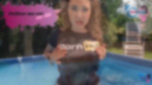 Effe si eccita durante un set fotografico e si fa scopare mentre succhia il cazzo del cameraman