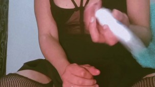 Chica universitaria, la muy zorra se masturba deliciosamente sola en su habitación