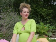 Ersties - Heißer Orgasmus mit der schwangeren Helena auf dem Rasen im Garten 6/16