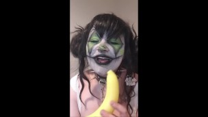 TRAILER - LADY SUCKS