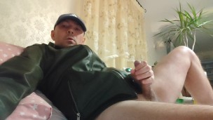 I masturbate to my friend who is lying next to me 🌶️💦