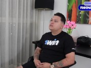 PLOMERO SE FOLLA EN LA COCINA  A LA ESPOSA DEL HOMBRE QUE LO CONTRATÓ-JACOB NEWMAN-PARTE 1 3/16