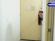 PLOMERO SE FOLLA EN LA COCINA  A LA ESPOSA DEL HOMBRE QUE LO CONTRATÓ-JACOB NEWMAN-PARTE 2 3/16