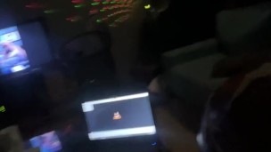 Le FROTA la POLLA con las BRAGUITAS PUESTAS