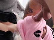 Cette pute se fait attacher et enfoncer une queue dans le bouche !!! 6/16