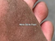 Pissing in my Dirty Feet! Golden shower and mud fetish.