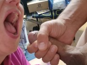 Se corre 3 veces en mi boca y el me graba.