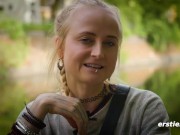 Ersties - Heiße Körpersilhouette in Latexbody und Höhepunkt mit Glasdildo 8/16