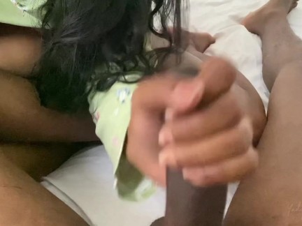 Yadiya caught while watching sex vdo and hardly fucked උදේම වැලක් බලනවා මාට්ටු උන යාදිට හිකුවා thumbnail