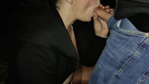 I masturbate while sucking his fat cock in the park