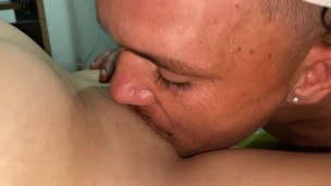 voy a comprar un computador y termino follandome al dueño