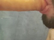 Macho aprendiendo a mamar con un dildo grande 5/16