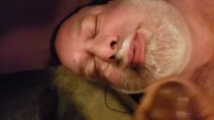 CUM FOUNTAIN! BBC gives bear huge facial and he jerks off.