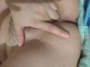 Tocandomeypensandoenelvecino