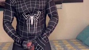 WATCH THIIS🍆💦THIS SPIDERMAN has a BIG CUMMING COCK😱