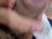 Me toco mientras pienso en ella