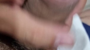 Me toco mientras pienso en ella