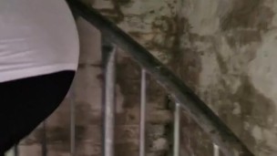 Deutsche Milf fickt draußen in einer Burg und bekommt ein creampie in ihrere pussy