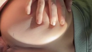 Petite salope qui ce fait sauter dans et sur la Merco