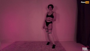 Naughty Jennifer assworship & a wedgie