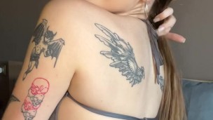 Beautiful bitch in gray top shows her tits💕