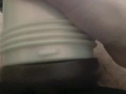 Sa chatte devient chaude pendant la baise fleshlight