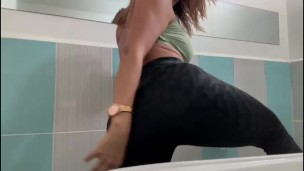 Train with me and let's fuck in the bathroom!