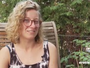 Ersties - Die schöne Zirkusartistin Manu zeigt eine heiße Nummer mit sich selbst 12/16