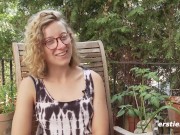 Ersties - Die schöne Zirkusartistin Manu zeigt eine heiße Nummer mit sich selbst 2/16