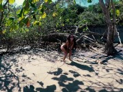 What You Didn’t Expect to See on a Tropical Beach 🏖️😆 peeing, urinating, taking a leak, xixi 9/16