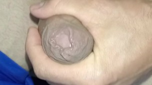 pene grande y venoso desesperado eyaculando mucha leche, primer plano