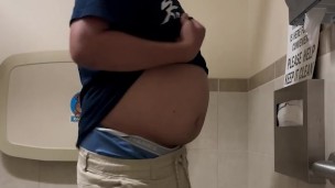 Jakol sa banyo habang breaktime