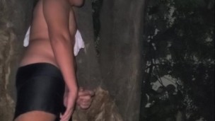 мастурбирую на публике