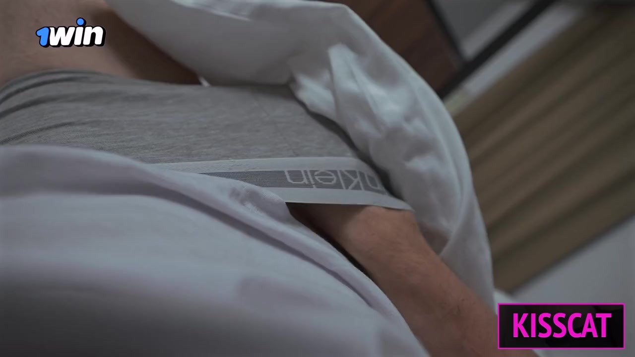 Stepmom get surprise oral creampie while helps to cum for step son in share bed before fuck - 無料セックスビデオ - RedTube