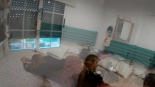 La pillo estudiando y le digo que se tome un descanso.