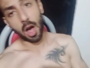 Me saco la leche pensando en vos y me la trago?
