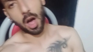 Me saco la leche pensando en vos y me la trago?