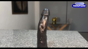 Masturbándome en la cocina mientras mi roomie está viendo TV - Jessica Sodi