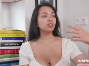 Ersties - Event-Dekorateurin Olivia E aus Wien schlüpft aus ihren Dessous und befriedigt ihre hübsche Muschi mit einem Dildo 11/16