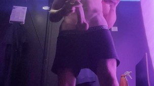 CHAV BOY HAS A WANK IN SUNBED SHOP💦