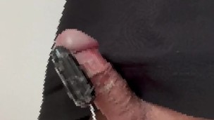 おもちゃをちんぽに巻き付けてみた！