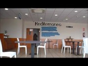 Pornsonick exhibicionista enseña tetas coñito en cafetería área servicio