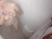 Rejoins moi sous la douche pour gicler partout 💦. 2/16