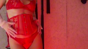 Ты наслаждаешься соблазнительным танцем Богини Катрины и получаешь золотой дождь в конце