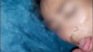 Mamá soltera me invita a su casa follamos y me saca toda mi leche.